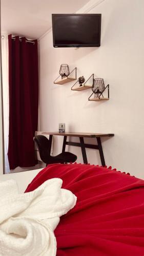 HOTEL LOUVAIN - Tap to explore photos