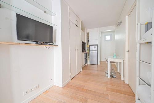 Warm & Welcoming Flat - Family's Ideal - Marais - Tap to explore photos