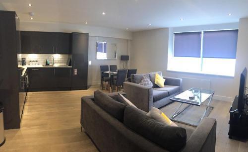 Luxury Two Bedroom Living - Central London & Westminster - Tap to explore photos
