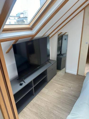 Apart 1 opera · Modern studio fully furnished - Tap to explore photos