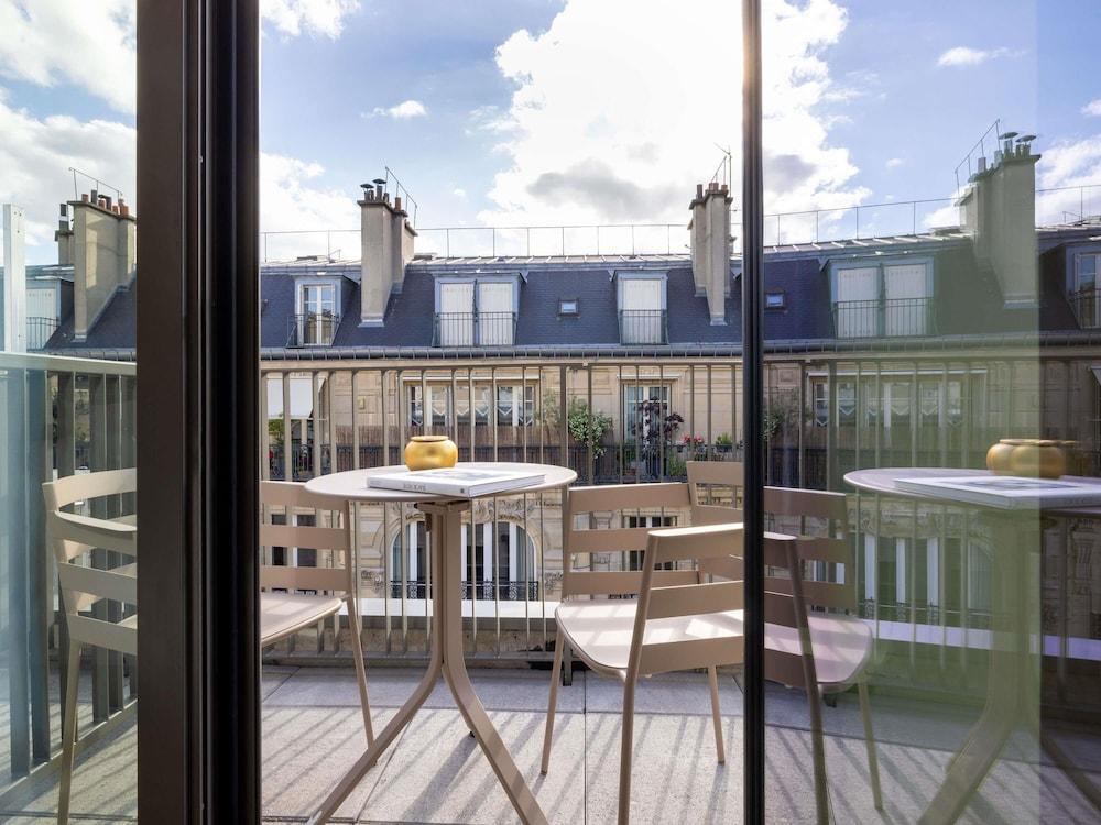 Hotel Maison Hamelin Paris - Handwritten Collection Room Type - Deluxe Room, 1 King Bed, Balcony (Eiffel Tower View)