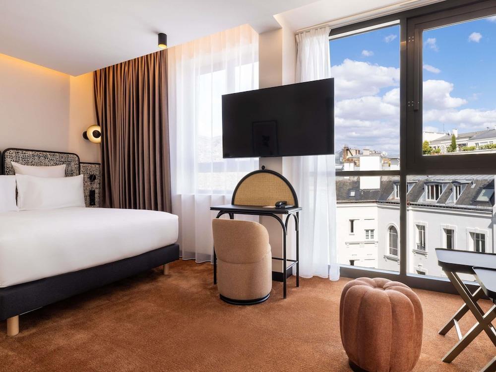 Hotel Maison Hamelin Paris - Handwritten Collection Room Type - Junior Suite, 1 Queen Bed with Sofa bed