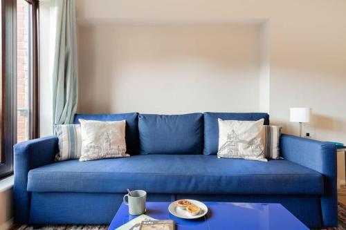 Wapping - Tobacco Docks - Modern Flat - Tap to explore photos