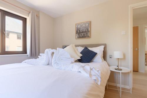 Wapping - Tobacco Docks - Modern Flat