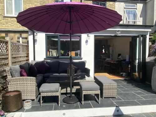 Three Bedroom Family home with garden in Walthamstow - Tap to explore photos