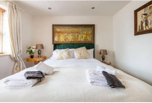 Super Central beautiful Three Bedroom