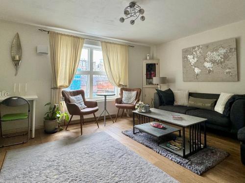 Super Central beautiful Three Bedroom - Tap to explore photos