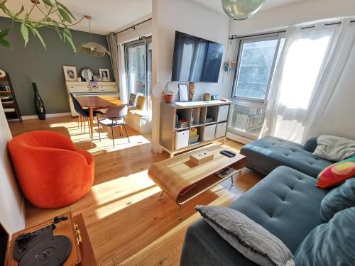 Paris Flat with 3 bedrooms 90 m2 balcony and parking, Subway Station Riquet - Tap to explore photos