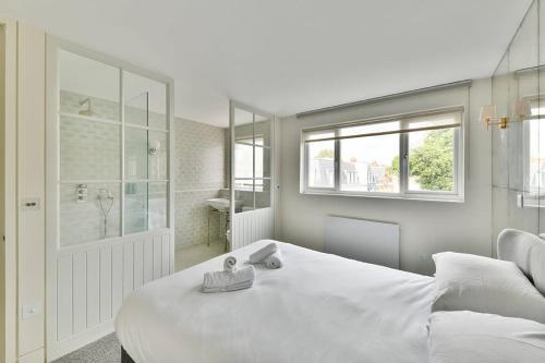 Brompton Cross 1BR newly refurbished - Tap to explore photos