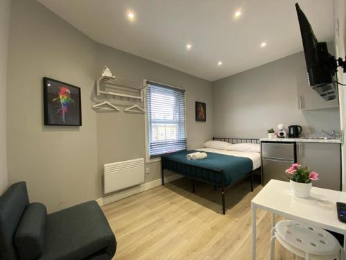 Holloway Suites - Next To Emirates Stadium - Private Bathroom - Shared Kitchen - Tap to explore photos