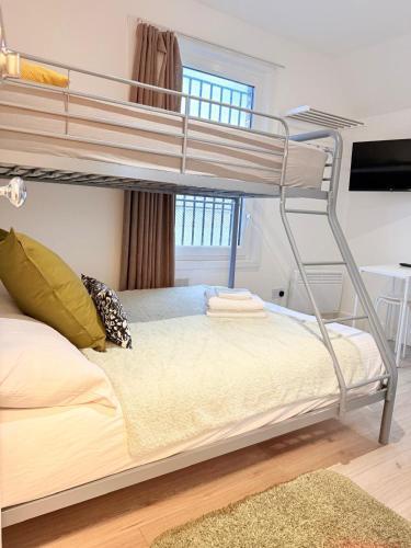 10 minutes to Camdem Town Suites Room Type - Studio