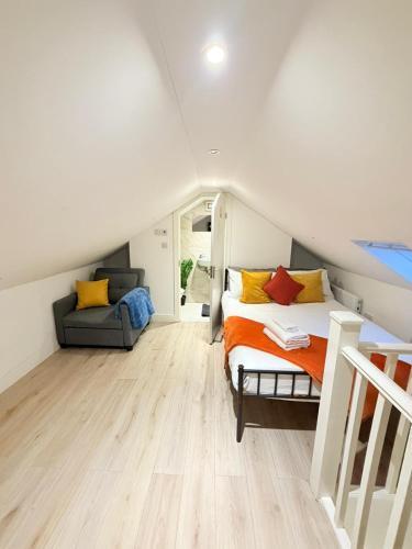 10 minutes to Camdem Town Suites - Tap to explore photos