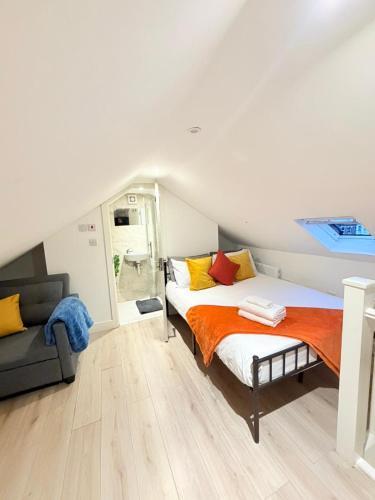10 minutes to Camdem Town Suites - Tap to explore photos