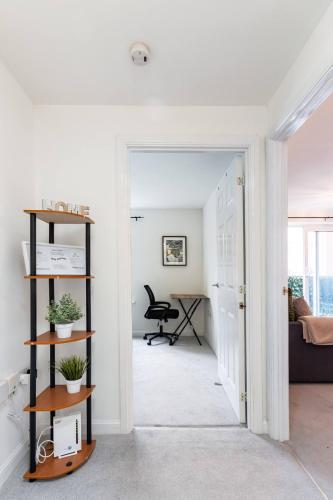 Live the Wembley Buzz! Stylish Flat near Station & Amenities - Tap to explore photos