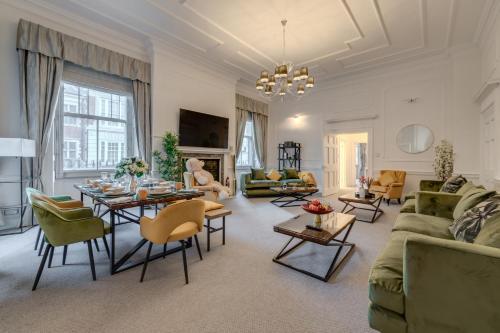 Stylish 3 Bedroom Luxury in Harley Street - 3HS - Tap to explore photos