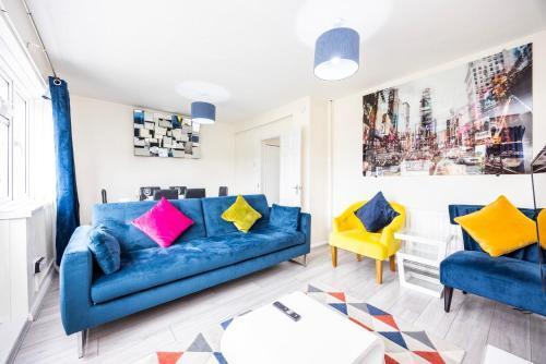 Garland Modern Close To Station 3 Bedroom City Apartment - Tap to explore photos