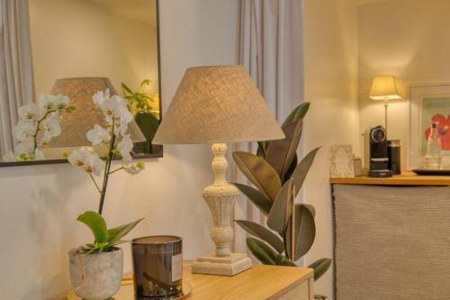 Modern self-contained Studio with own access in Stroud Green - Tap to explore photos