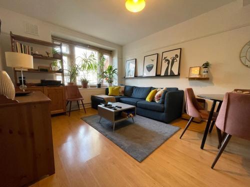 Very central flat in London close to Stockwell station - Tap to explore photos