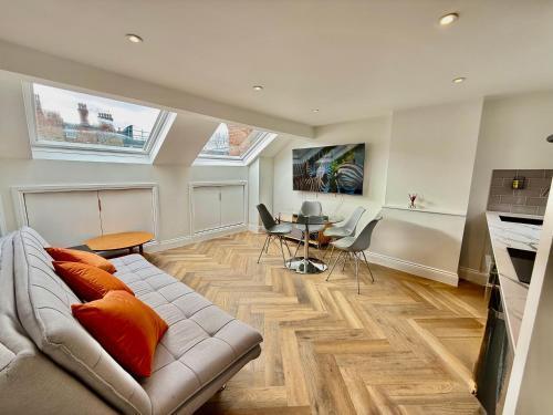 Central, Modern, Westfield, close to Tube station - Tap to explore photos