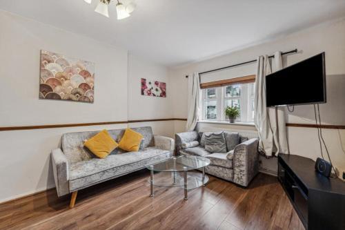 London Central Large Self Catering House - Tap to explore photos