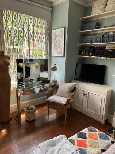 Dawn and Dudley the Sausage dog's Parkside Home - Tap to explore photos