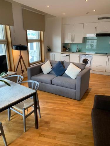 High Apartment in St James Piccadilly COV10 - Tap to explore photos