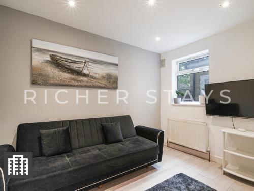 Large Home for Contractors & Families - Garden & Amenities - Tap to explore photos