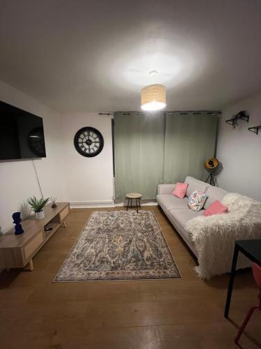 Cosy Apartment in London - Tap to explore photos