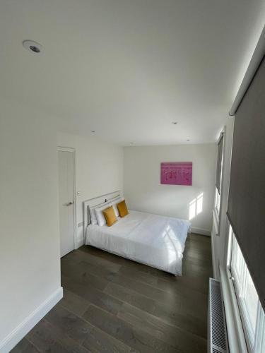 Stunning Flat - Close Kings Cross - Free Wi-Fi - Tap to explore photos