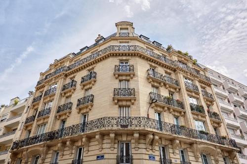 Apartment Invalide by Studio prestige
