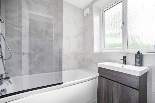 Elegant Retreat 1-bed Near Central London - Tap to explore photos