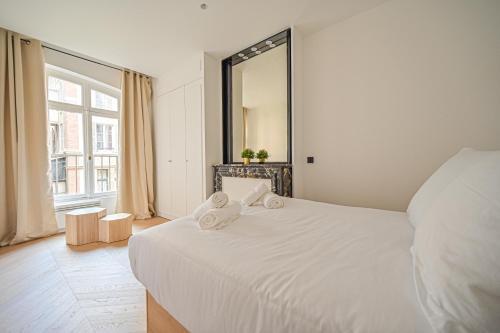 Sumptuous & Serene Parisian Flat