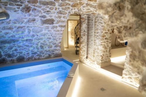 KAZA BELLA - Haut Marais Modern flat with small pool Room Type - Apartment