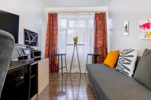 The Guest Room by Unlock Rentals - Tap to explore photos