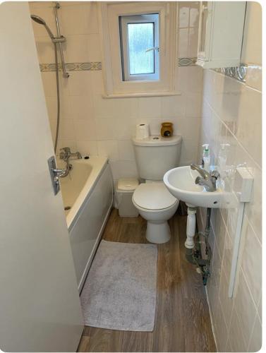 Lovely room in Tottenham - Tap to explore photos