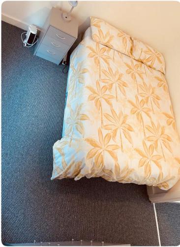 Lovely room in Tottenham - Tap to explore photos