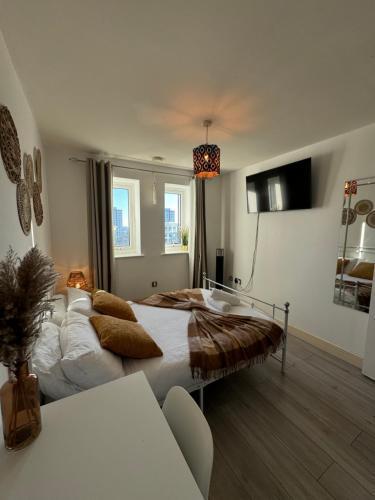 Cozy Flat with Balcony - Tap to explore photos
