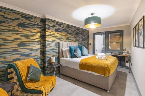 Modern & Funky 3-BR Duplex with Games Room & Sauna - Tap to explore photos