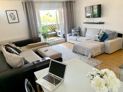 new- PRIME LOCATION-SPACIOUS COZY ROOM NEXT TO HYDE PARK - Tap to explore photos