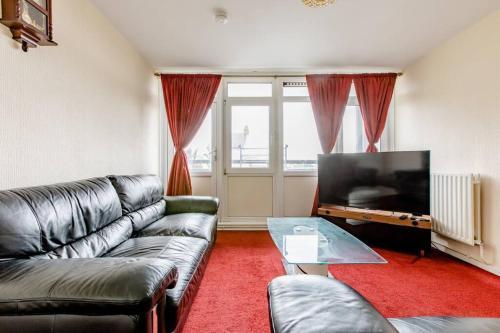 One Bed (Entire Flat) - 25 mins from London Bridge - Tap to explore photos