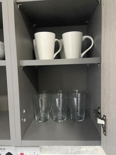 2 Bedroom Flat in London - Tap to explore photos