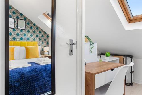 The Holloway Suite - 1BR Modern Apartment - Tap to explore photos
