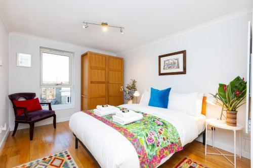 Immense Gorgeous 2BR wBalcony & Office in Chelsea