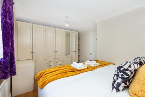 Charming 1BR flat, Canning Town, ExCel, City Hall - Tap to explore photos
