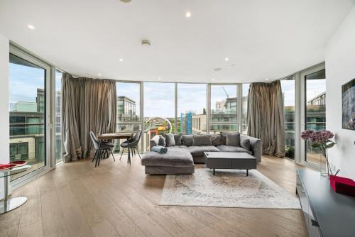Battersea Luxurious Flat with AC and Free Parking - Tap to explore photos