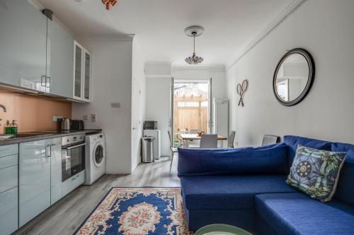 Wimbledon 2 Bed Tennis & Travel - Tap to explore photos