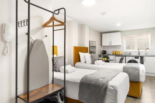 Glimmering Comfort Spacious Studio - Tap to explore photos