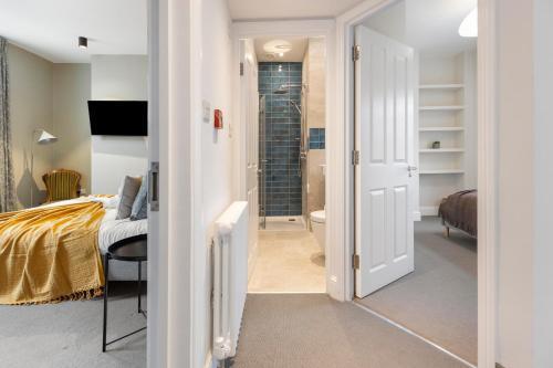 Guest Favorite Private home with King sized bed and Garden newly renovated - Tap to explore photos