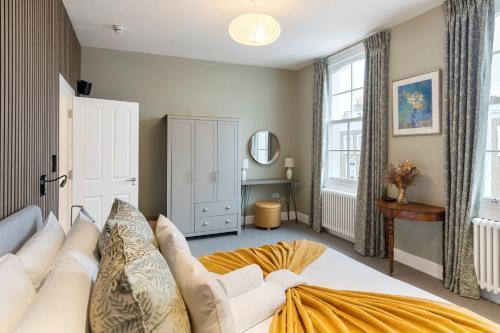 Guest Favorite Private home with King sized bed and Garden newly renovated