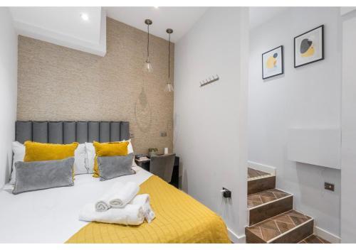 Compact Comfort: Your London Basecamp - Tap to explore photos